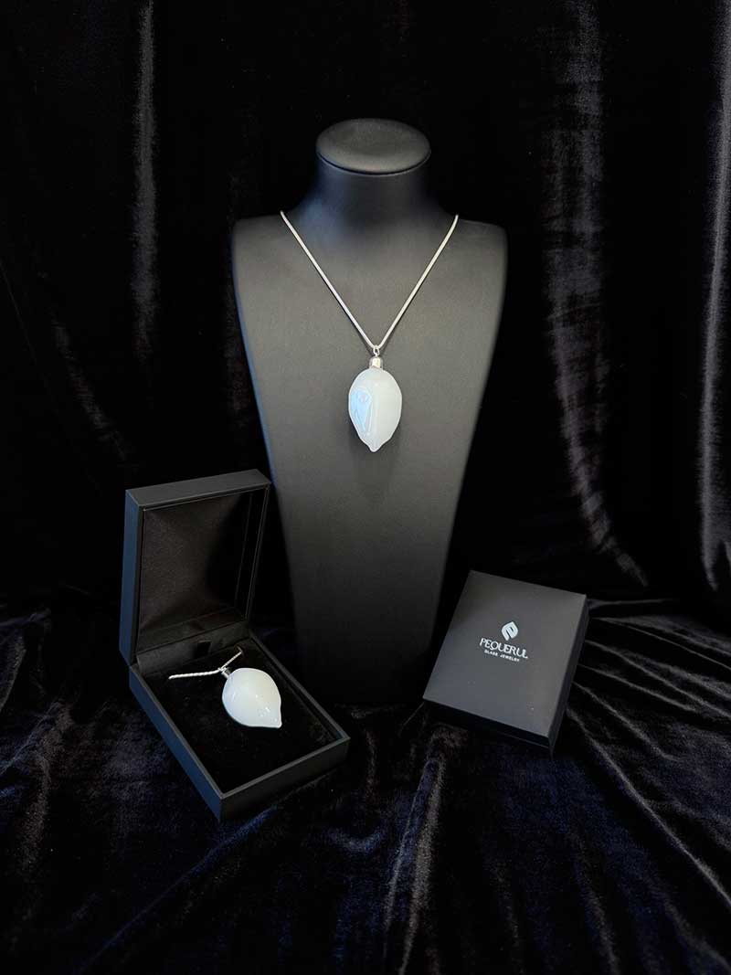 colgante cristal volcano blanco