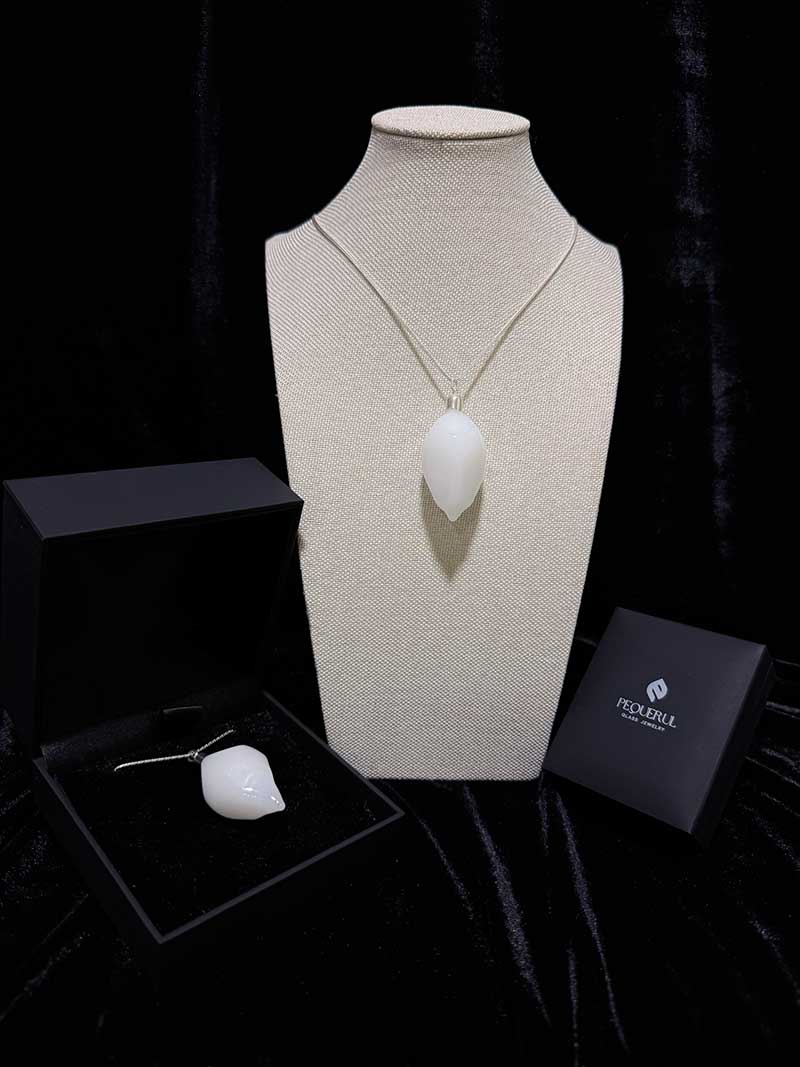colgante cristal volcano blanco