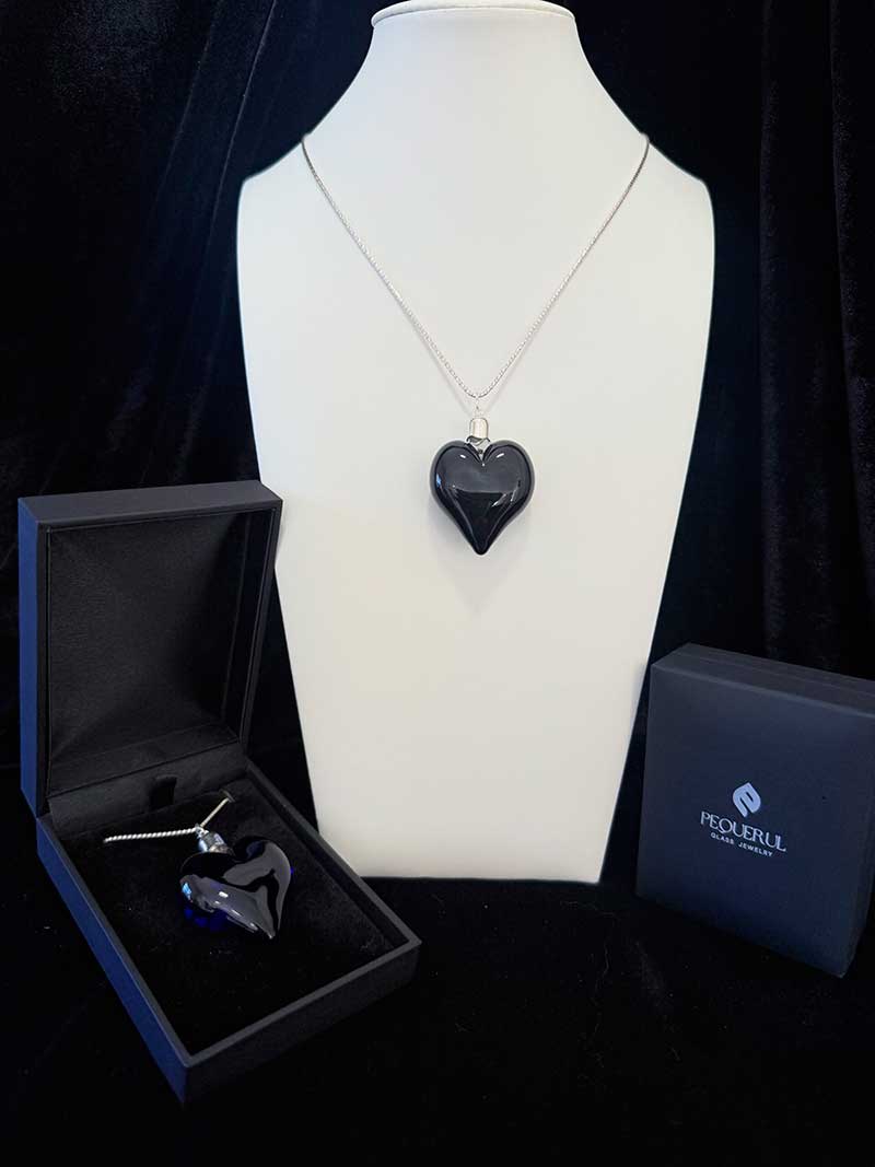 colgante cristal corazón negro