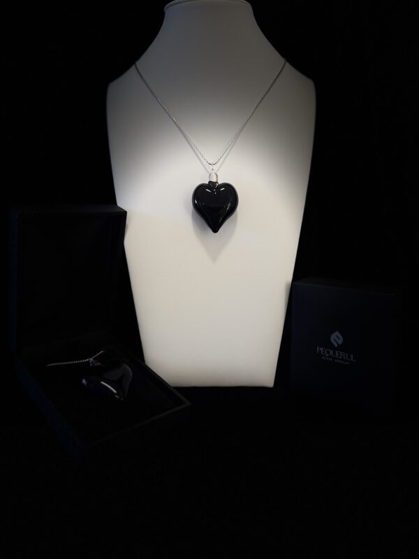 colgante cristal corazón negro