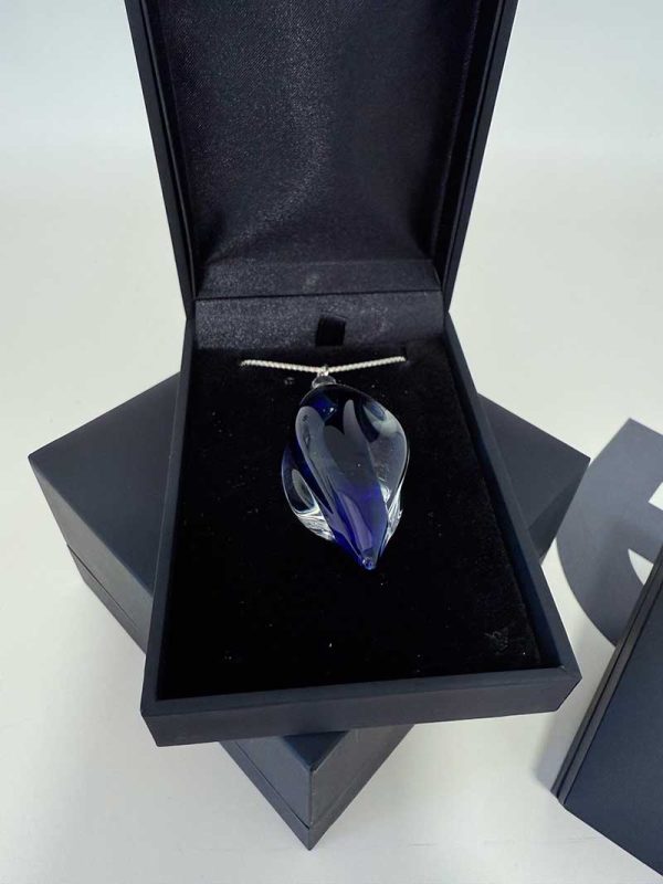 colgante cristal lagrima envuelta azul