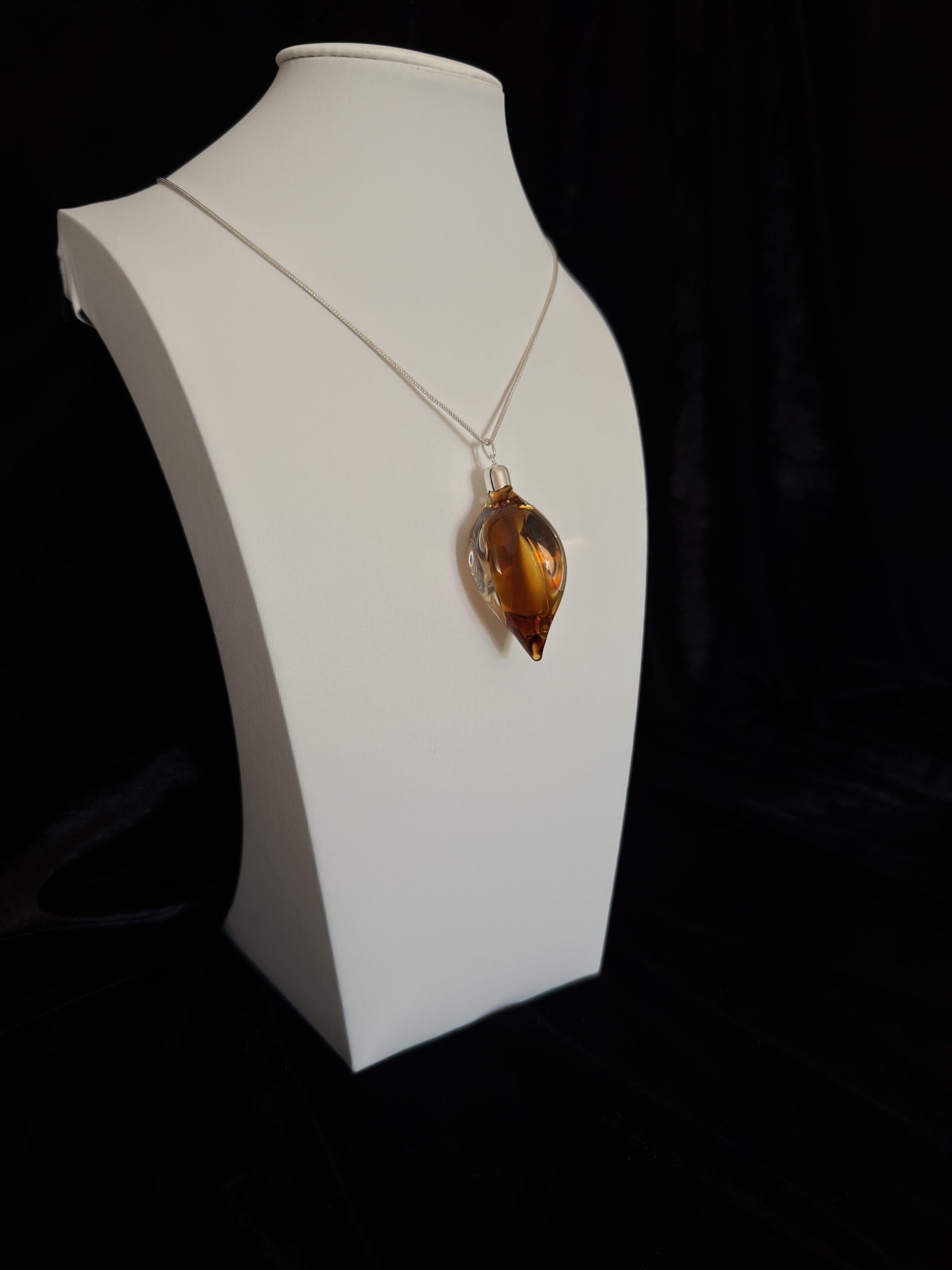 colgante vidrio lagrima envuelta amarillo gold