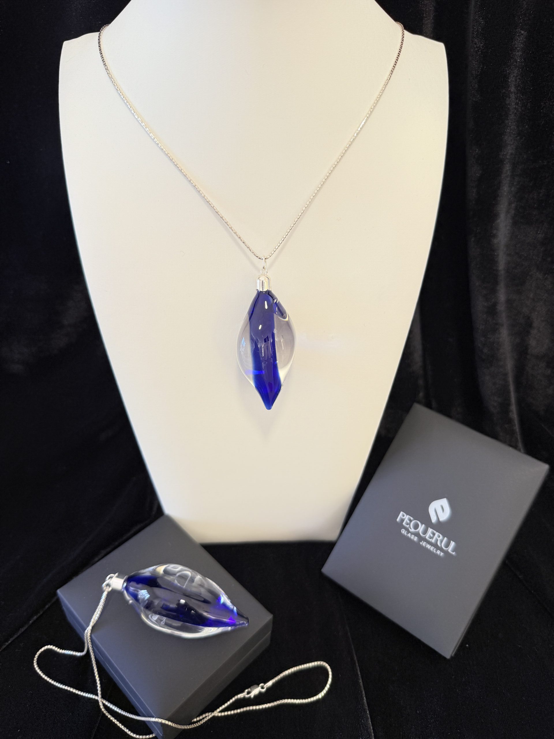 colgante de vidrio azul transparente