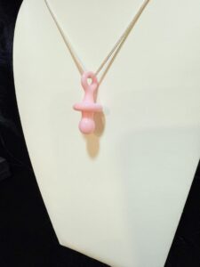 colgante cristal chupete rosa