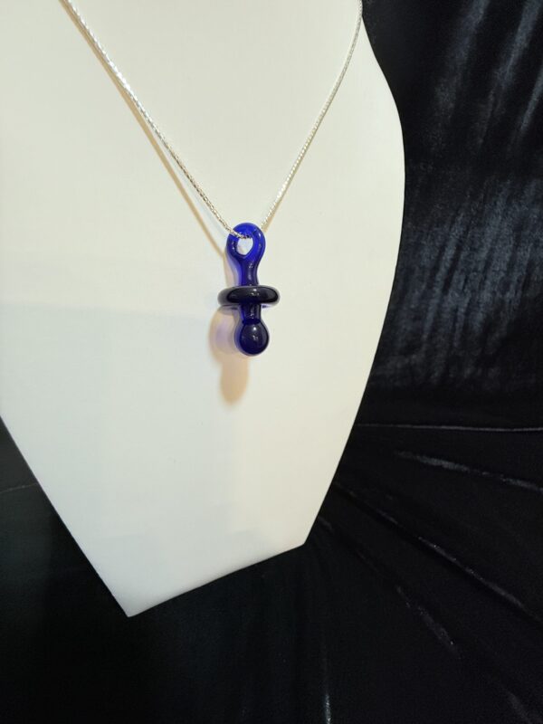 colgante vidrio chupete azul