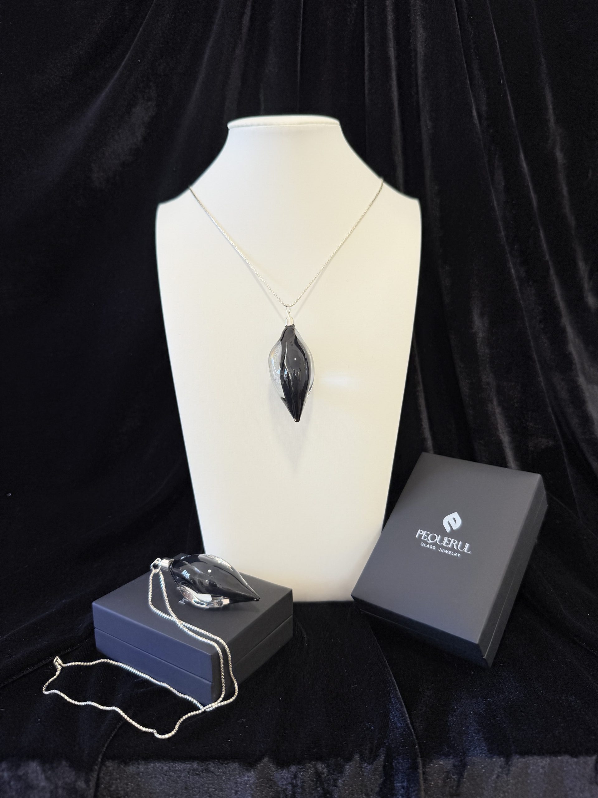 colgante vidrio lagrima envuelta negra